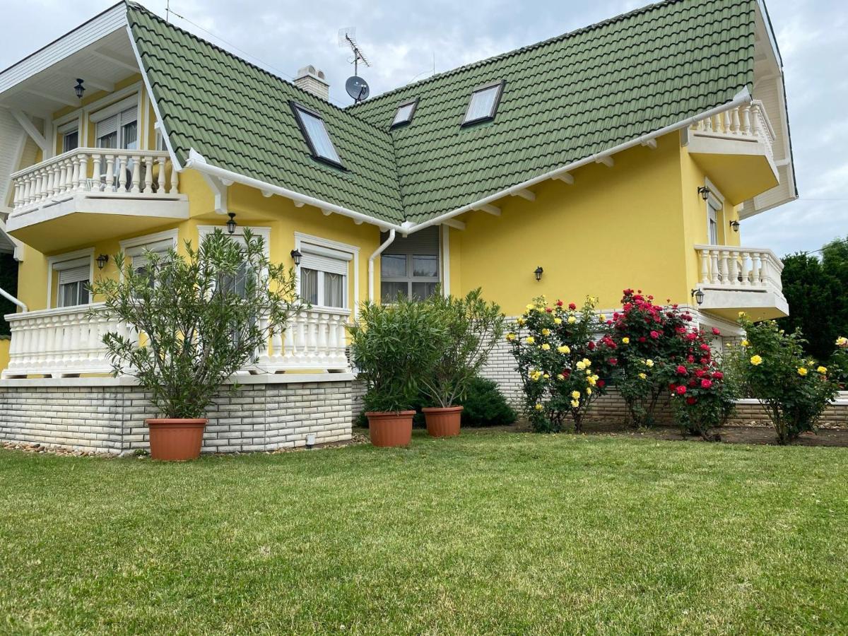 Margaréta Apartmanház Hajduszoboszlo Exterior foto